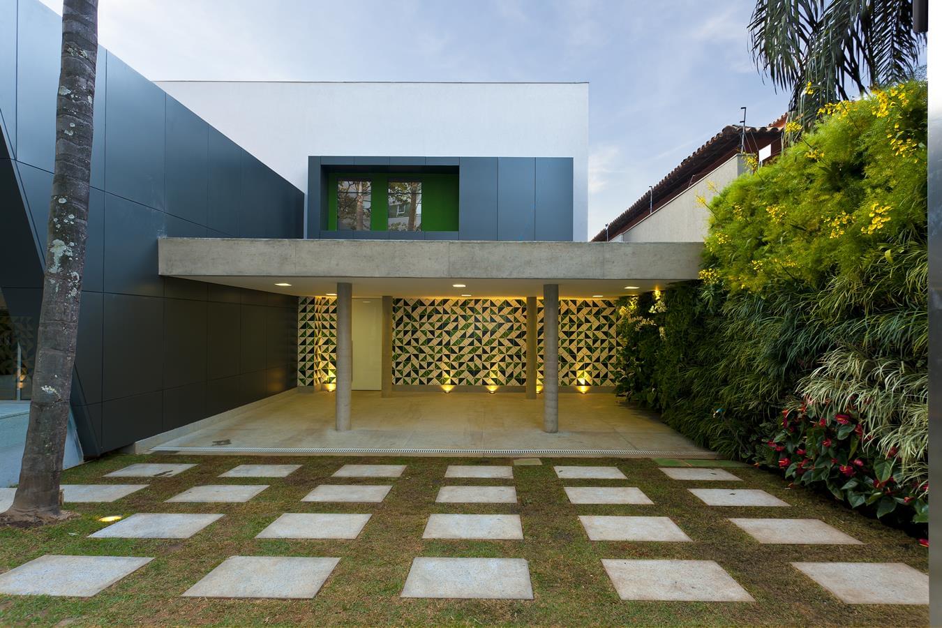 巴西律师事务所办公室翻新，融入垂直花园和环保设计-4