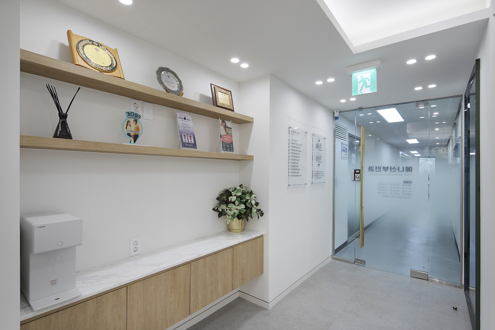 简约时尚的 35 平山部女士办公室设计-8