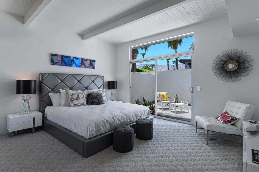 Midcentury dream retreat with a poolside paradise in Palm Springs-10