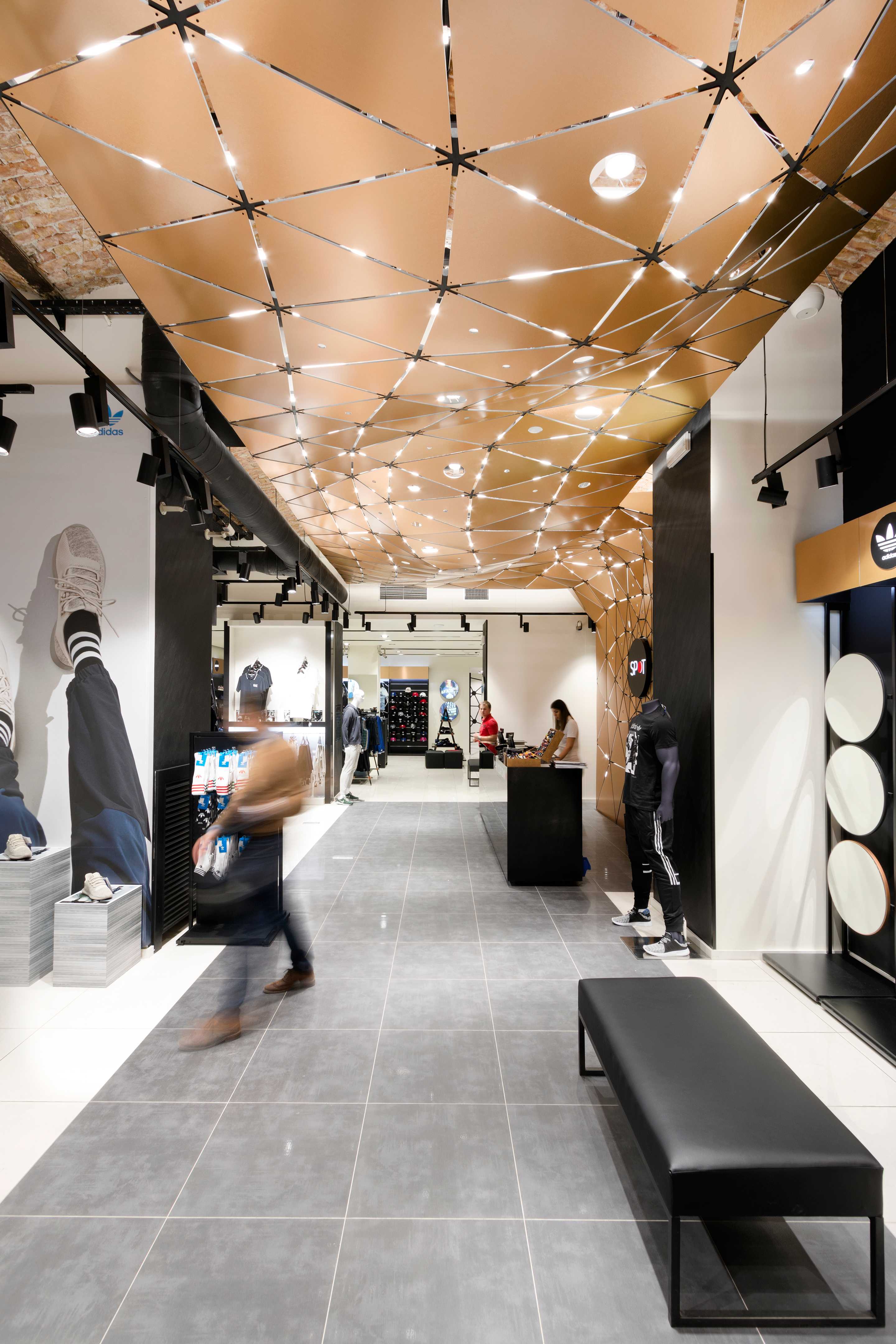 现货多品牌服装店-21