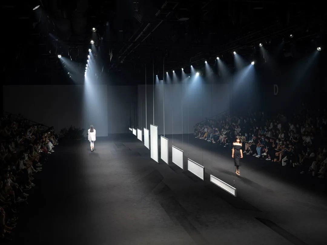 诗意的切割空间·上海时装周秀场设计丨中国上海丨好似飞行-18