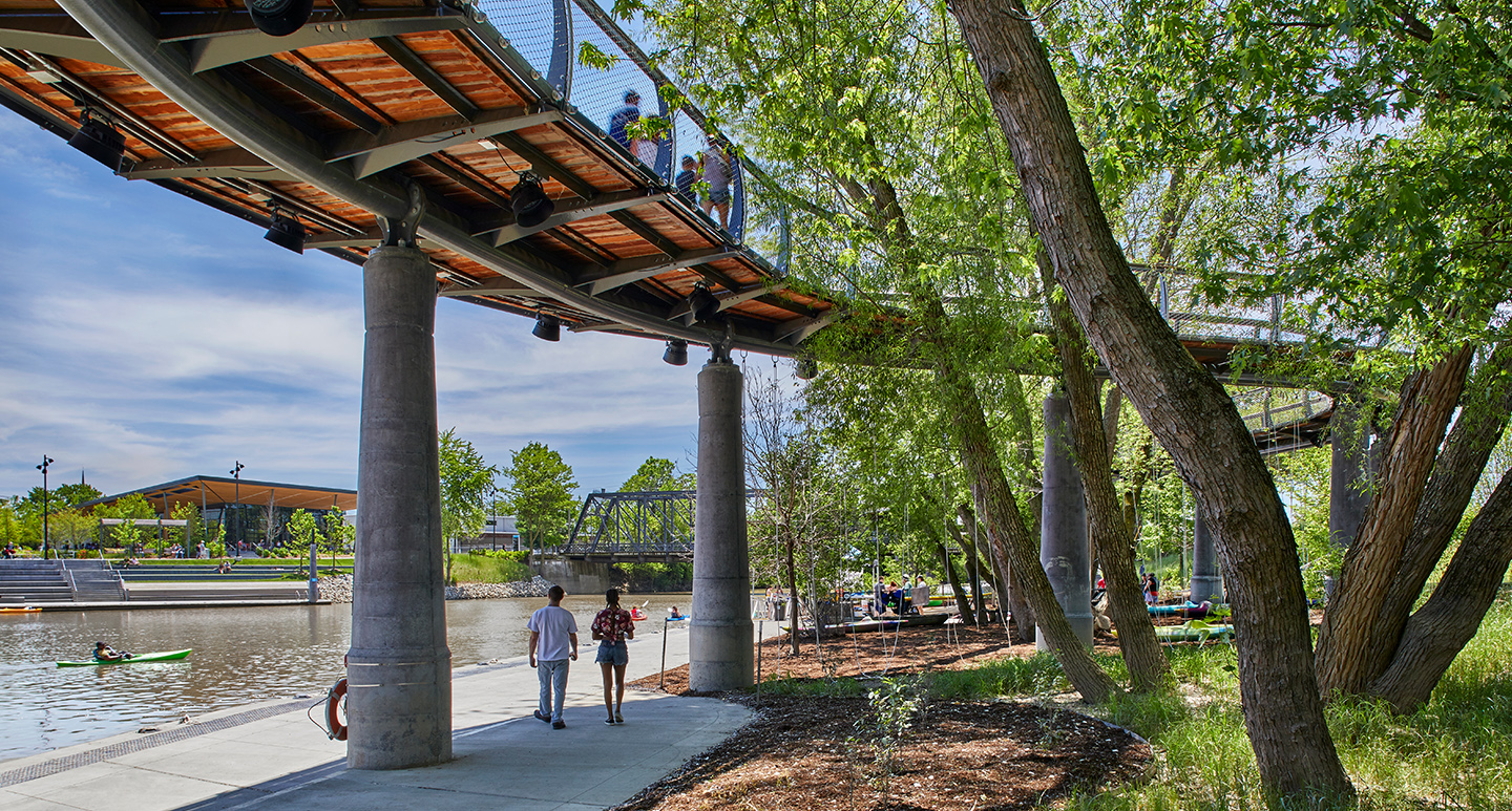 印第安纳州河滨福沃斯堡的 Promenade 公园丨Lamar Johnson Collaborative-31