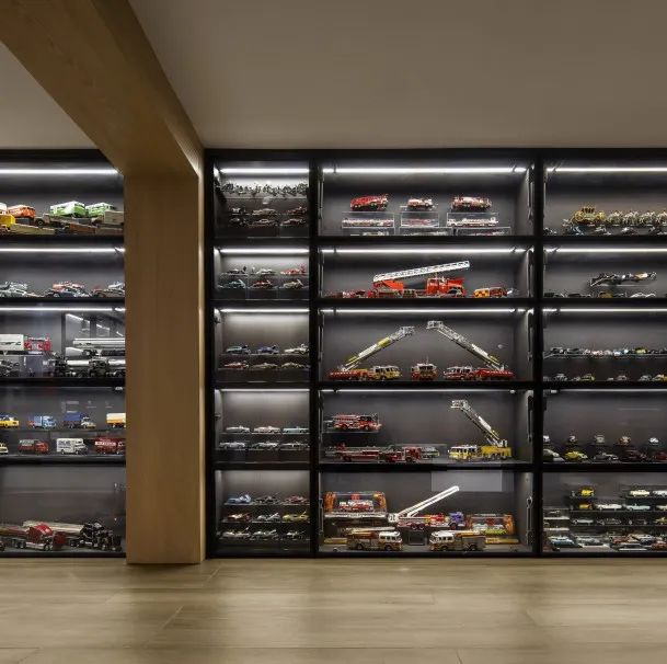 车模发烧友的现代轻奢家园-38