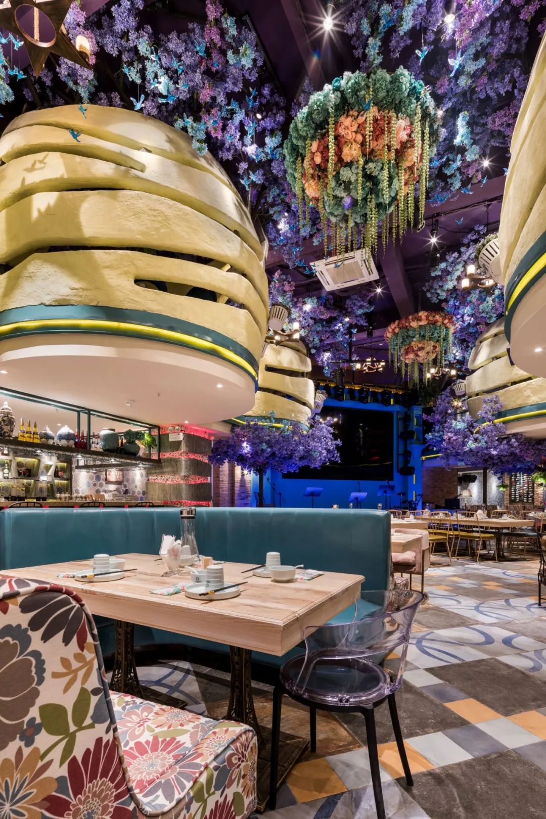 钱磊 | 餐饮空间不止餐饮，五光十色的视觉盛宴-50