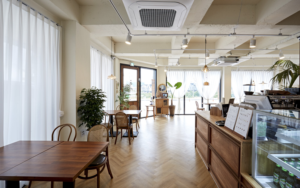 温暖氛围的 28 平米意大利餐厅内饰设计-9