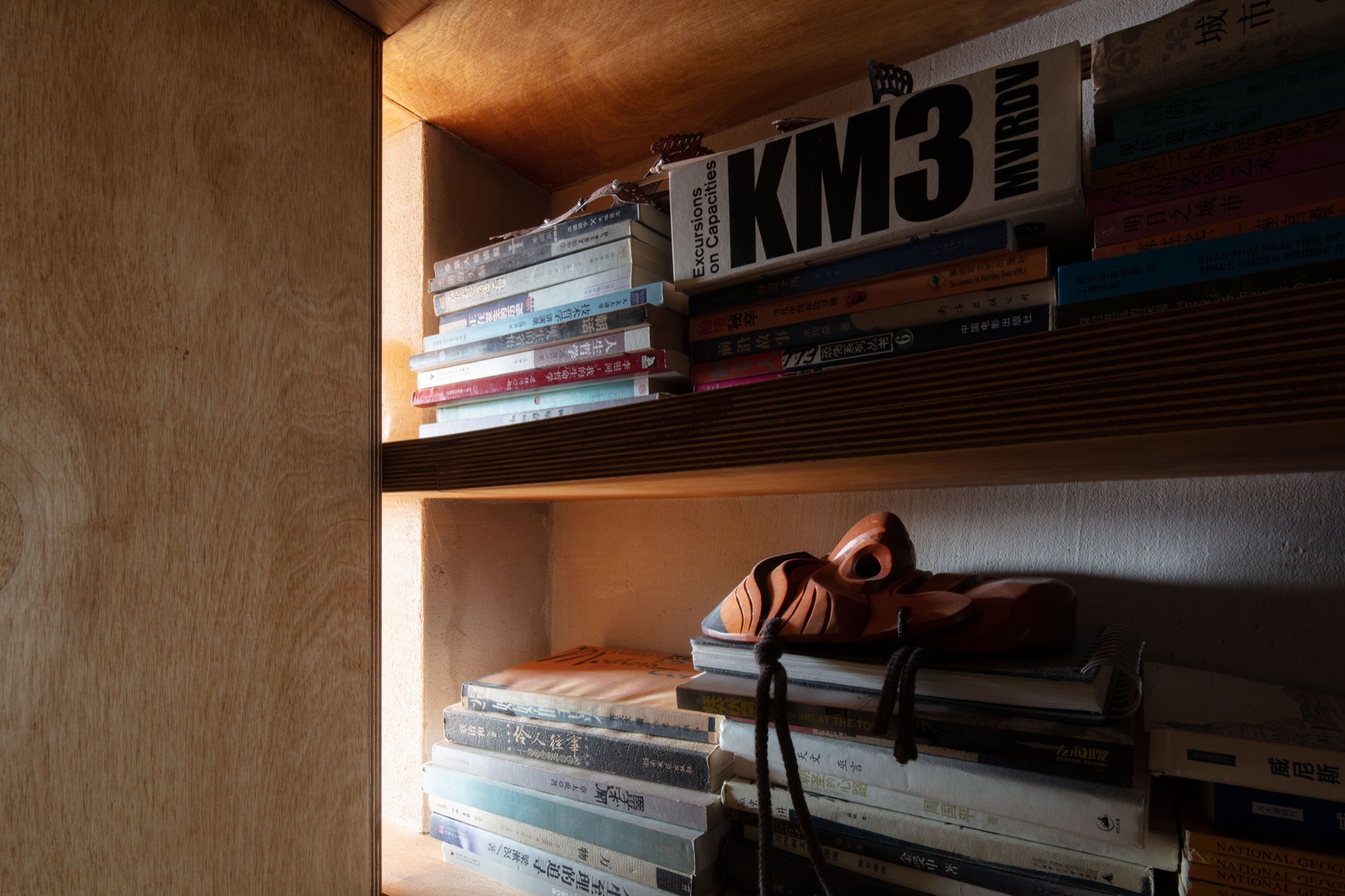 山顶洞之家  老破小里的庇护和观望丨中国北京丨察社办公室-51