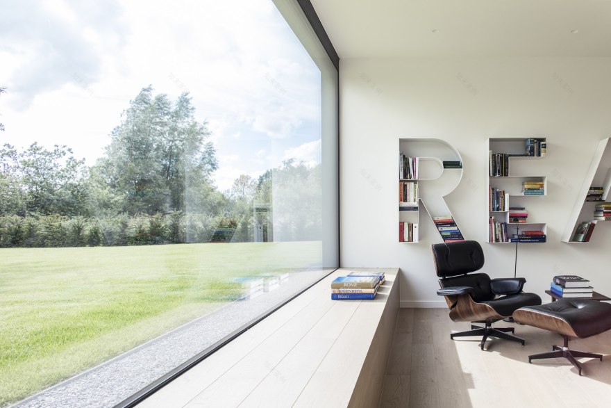 朱玛设计“飞屋”家居,紧凑布局中心壁炉成亮点-10