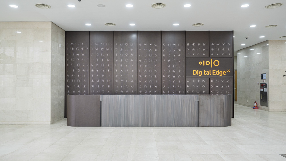 "极简主义的完美呈现 | 100 平米办公室设计"-3