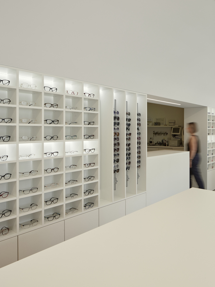 葡萄牙 Lena Optics 眼镜店,动感布局展现空间韵律-24