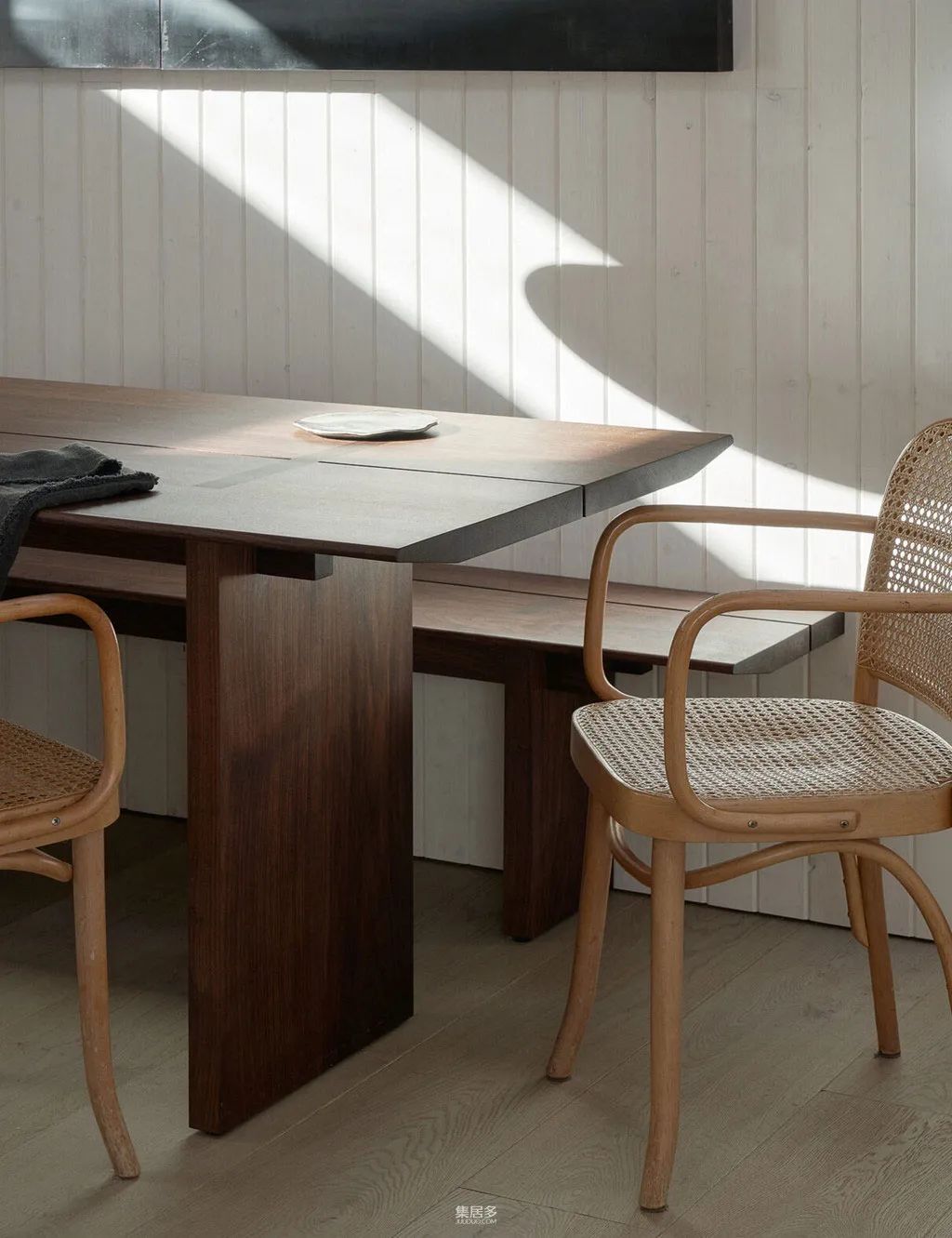 西雅图漂浮住宅 | 木质饰面与水景的完美融合-7