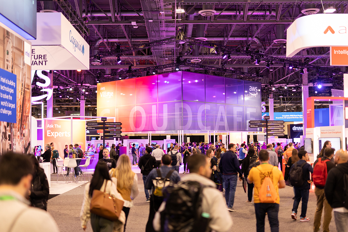 AWS 在 AWS re:Invent 的村落-0