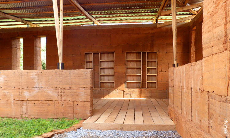 Framed Escape Library  eskaapi-18