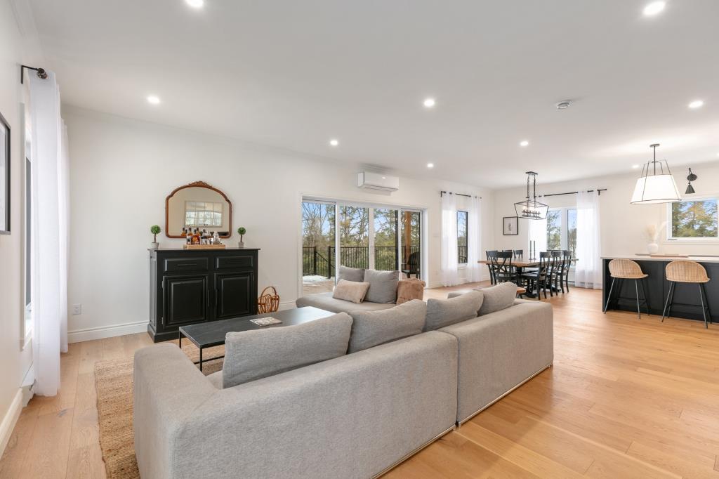 LacBrome地区农舍风格新住宅丨加拿大魁北克丨Joli Joli Design-16