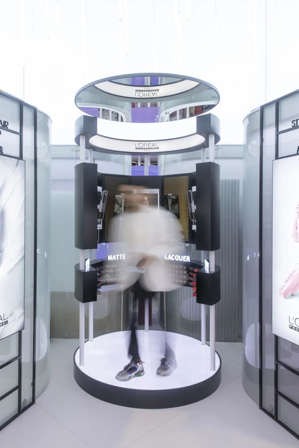 欧莱雅 CIIE 2020 展位设计 | 悬浮盒子展现多样品牌-30