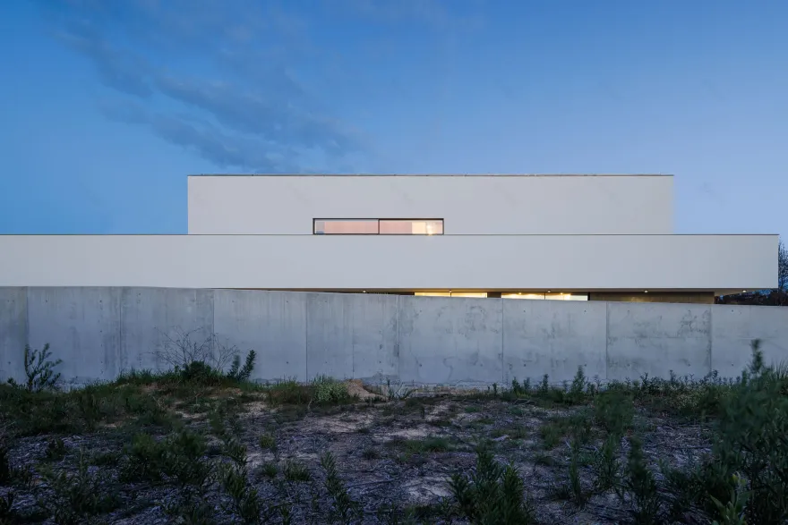 极简长形私宅设计丨葡萄牙-35