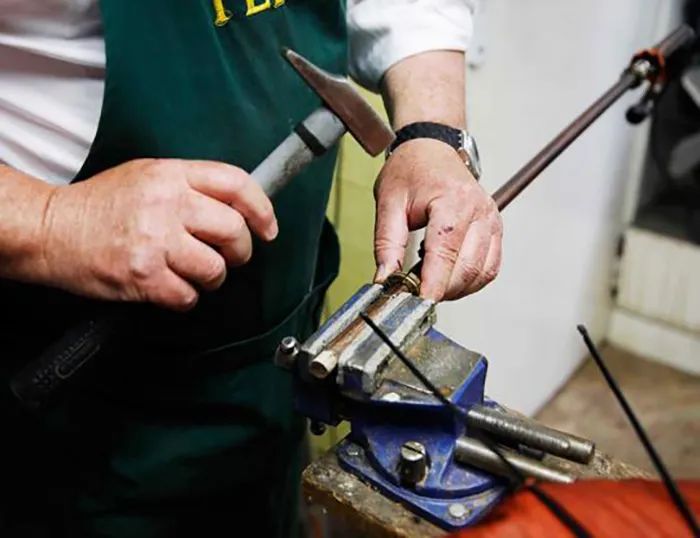 巴黎最后修伞师 | 匠心传承,让旧伞重生-149