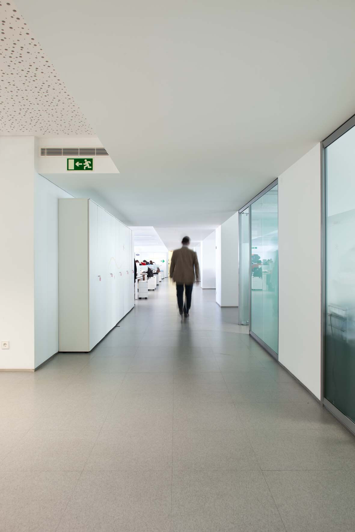 葡萄牙电信总部大楼·优化空间布局,提升功能与舒适度-13