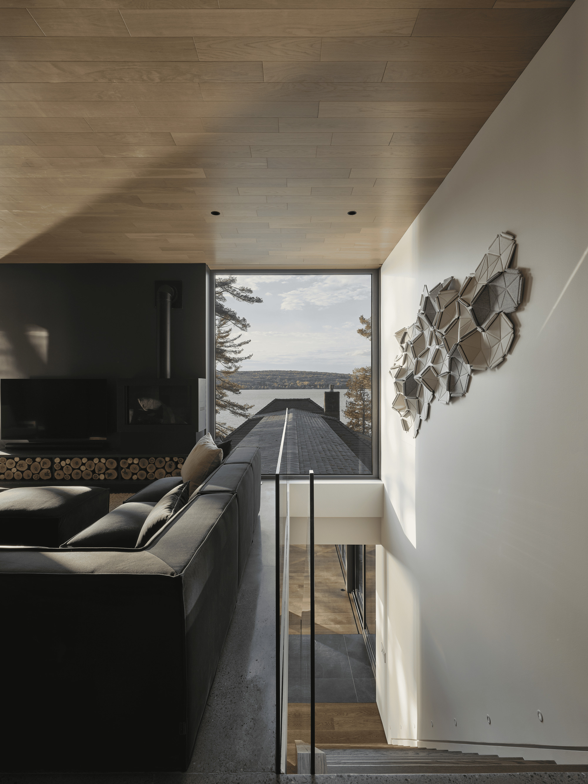 角屋；尖点之屋（注：Pointe在不同语境可能有角、尖端等意思，这里Maison de la Pointe直译为角之屋或尖端之屋，角屋表述相对简洁顺口，尖点之屋更体现原意，可根据具体背景选择） 丨加拿大丨YH2 Architecture-35