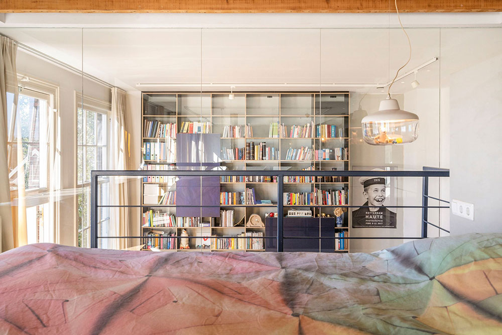 历史学校建筑改造的明亮工业风格荷兰阁楼-31