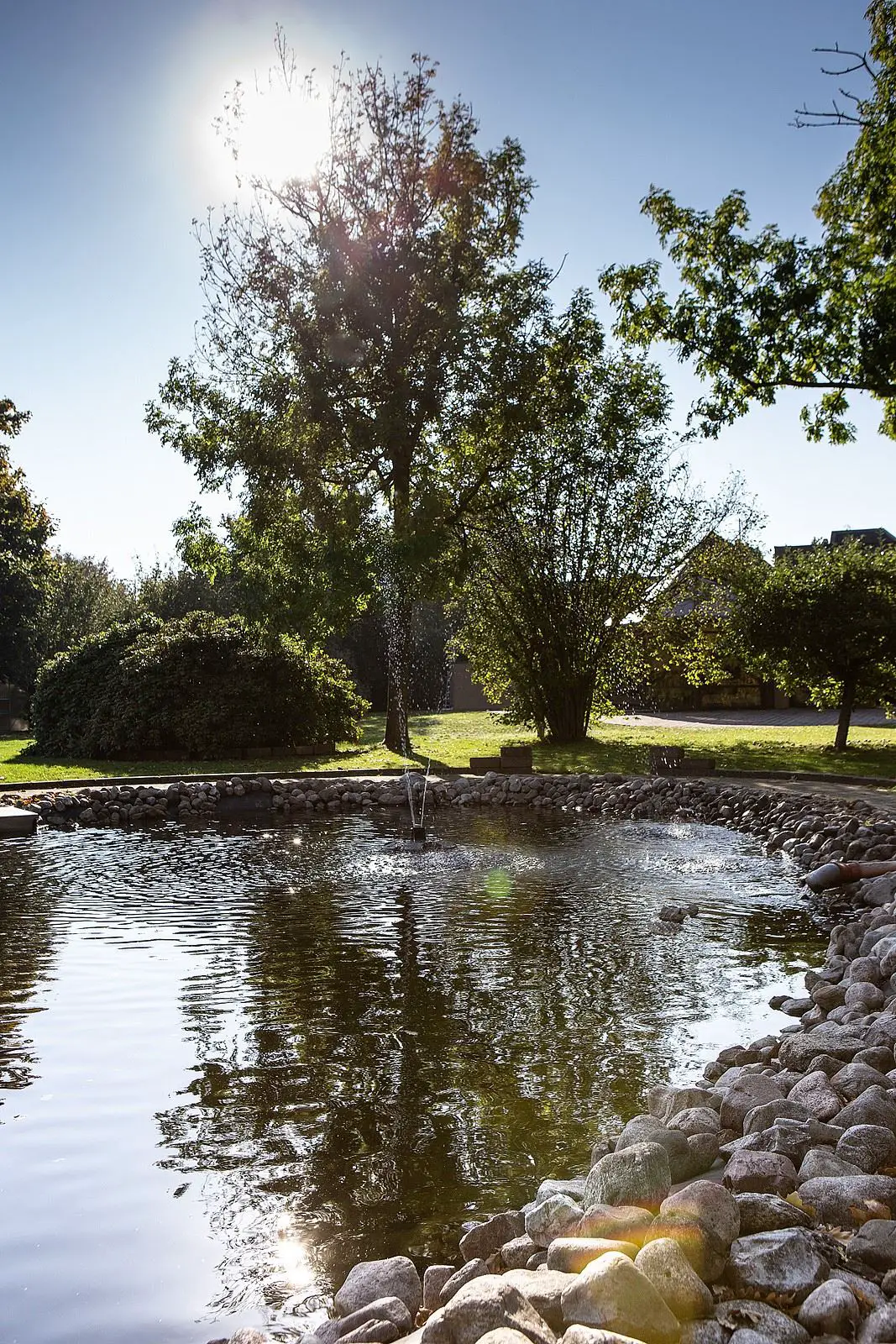 瑞典现代玻璃屋，室内外边界消融，尽享四季美景-21