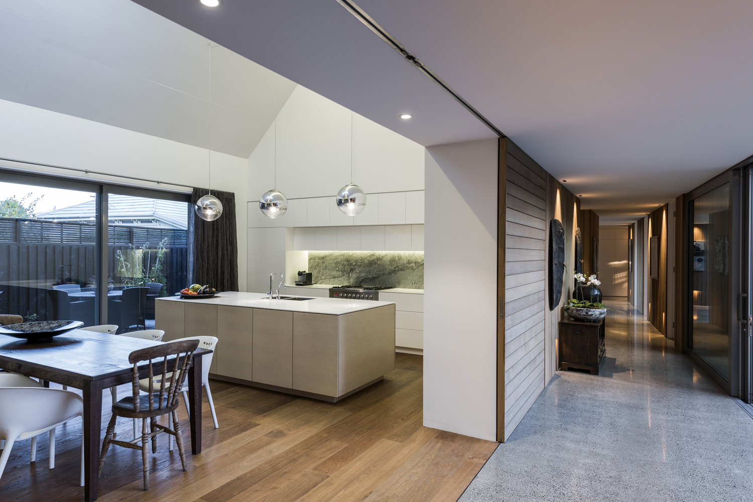 克赖斯特彻奇农舍改造 | 轻质雪松与玻璃画廊的现代演绎-29