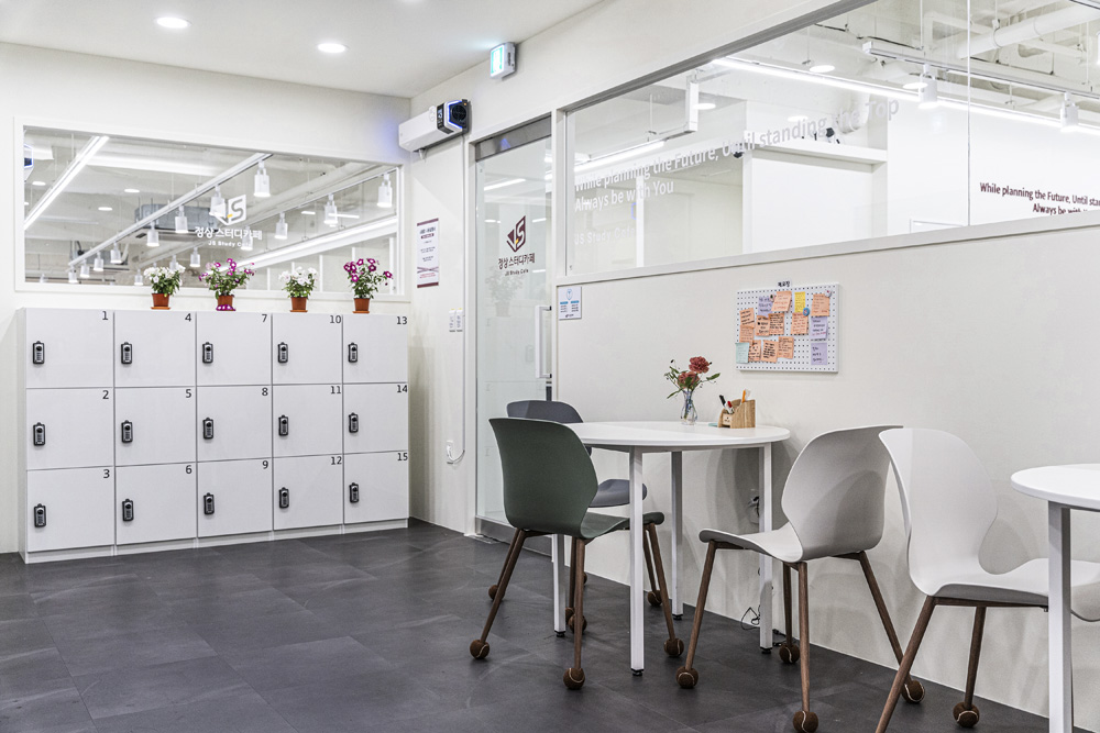 简约白调 | 80 平米咖啡厅的室内设计魅力-21