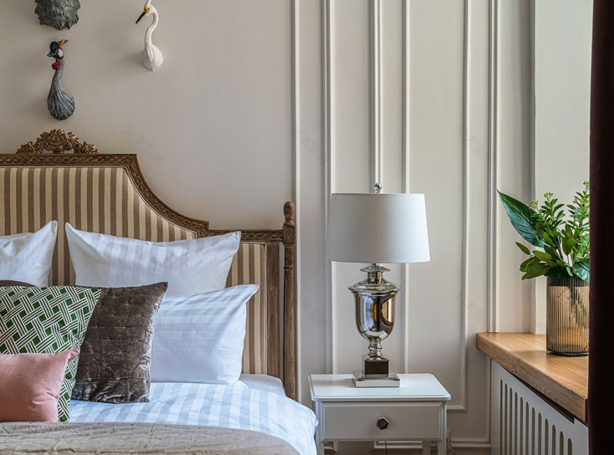 圣彼得堡优雅公寓 | 古典卧室与现代客厅的完美融合-2