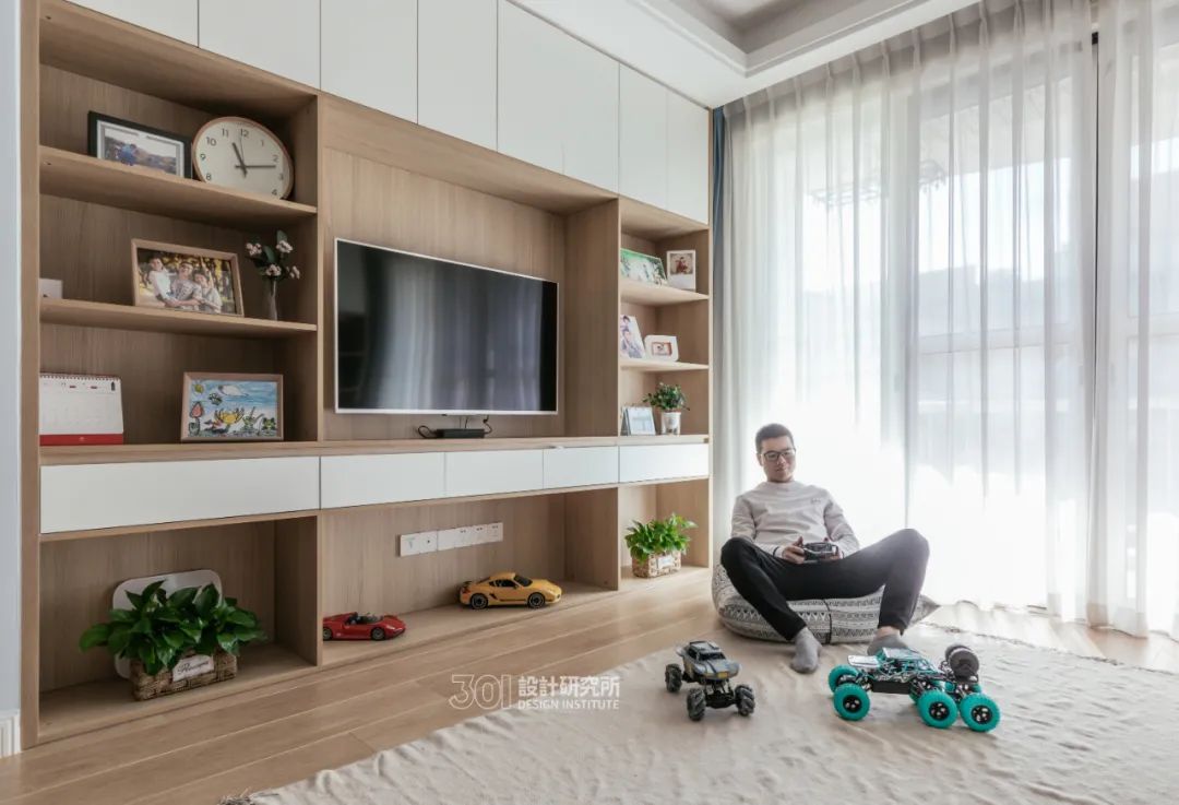 广州三口之家原木风家居设计，收纳与互动并重-23