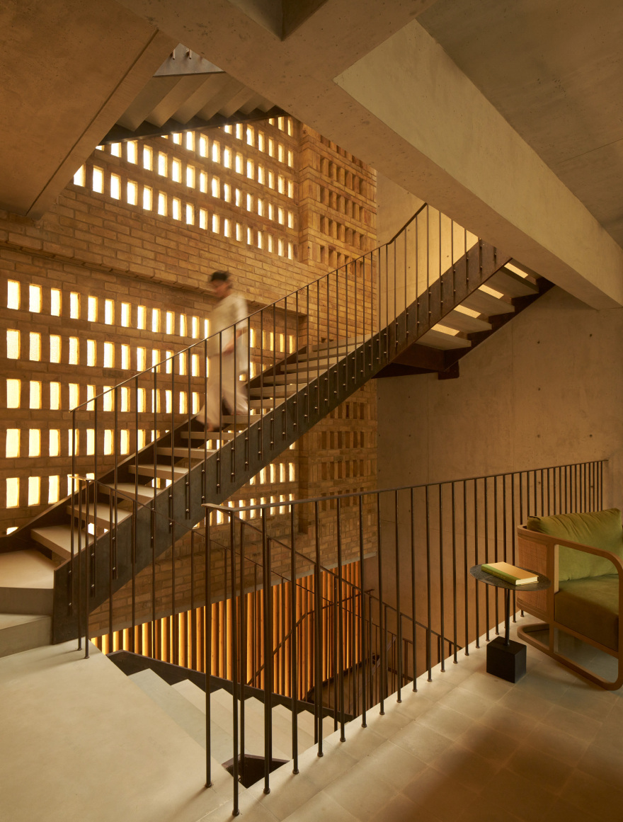 砖房;砖屋 (若Brick House是特定名称,可直译为砖屋;若只是描述房屋材质,可译为砖房,由于缺乏语境,可结合实际情况选择) 丨印度丨Studio VDGA-14