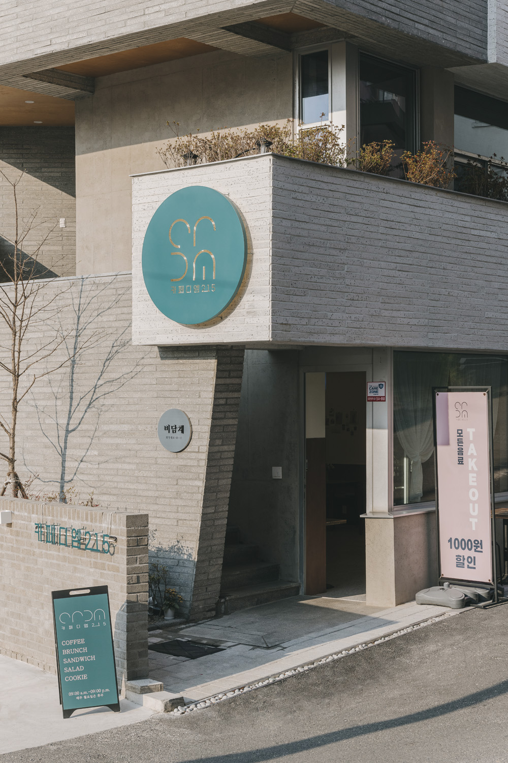 白色与木色，打造 21 平极简咖啡厅-13