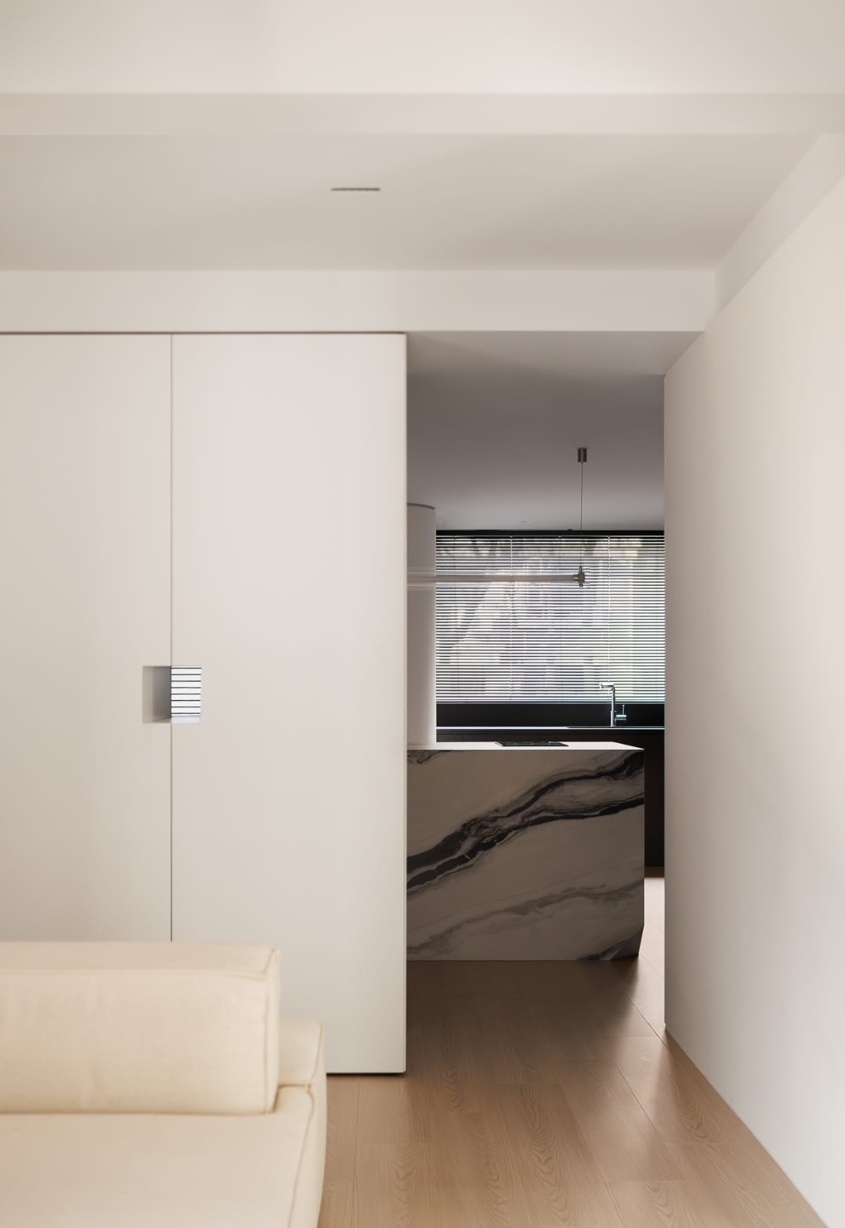 剥离繁杂,黑白描绘生活的纯粹与本真丨赫设计-35