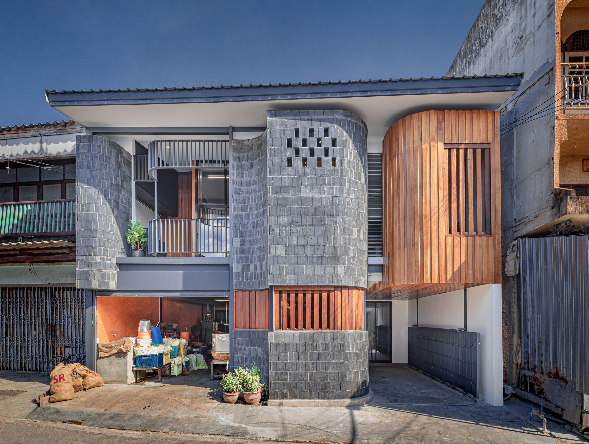 Baan Priggang / BodinChapa Architects-36