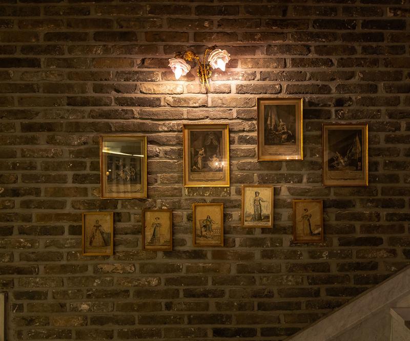 现代简约风咖啡厅设计，精致艺术品装点高级空间-21