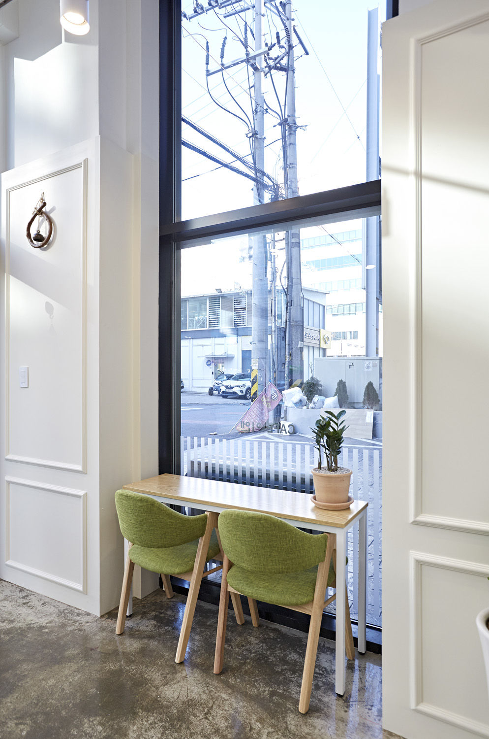 简约白调 9 坪咖啡馆 展现空间魅力-12