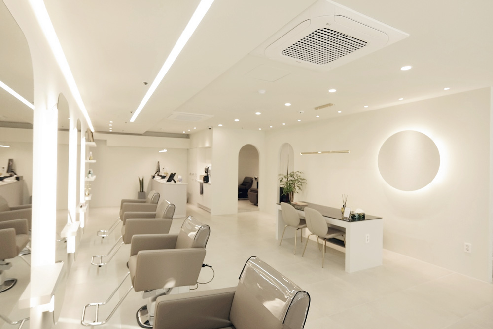 白色梦幻 | 20 平米极简大庆美容店设计-2
