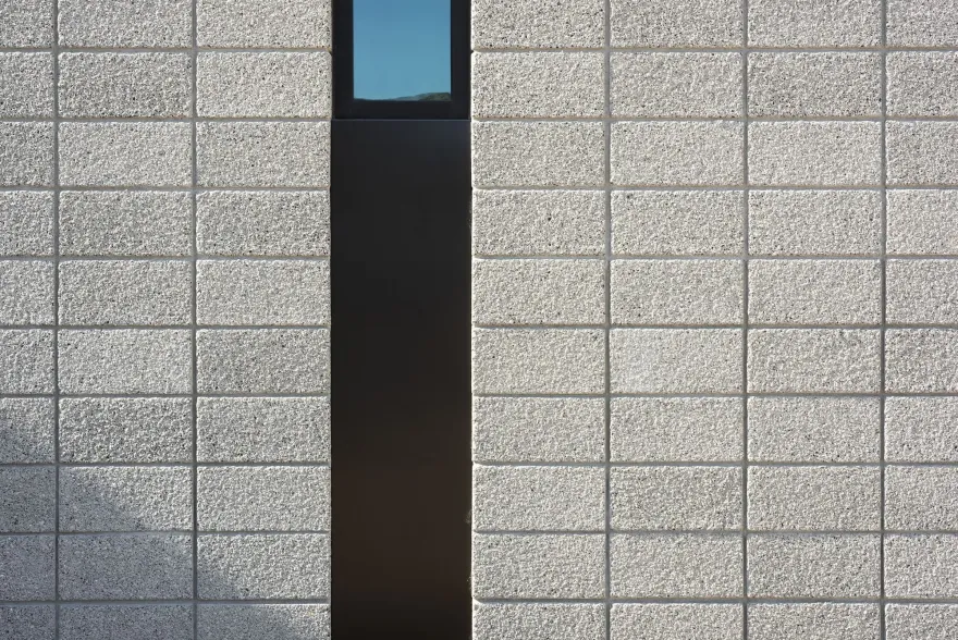 亚利桑那州斯科茨代尔的 Troon 现代住宅,融入自然的几何之美-18