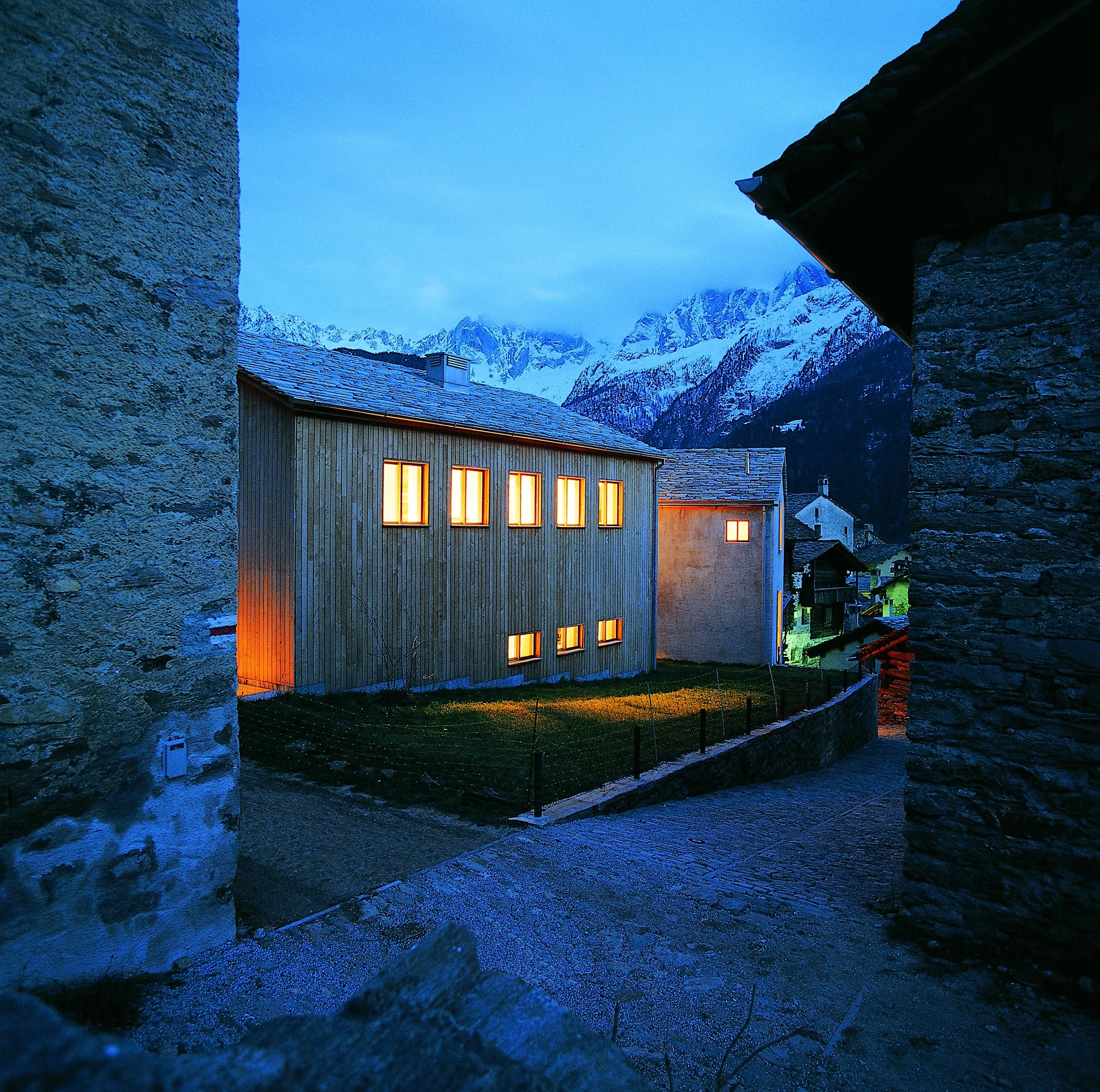 瑞士山村里的双宅设计-14