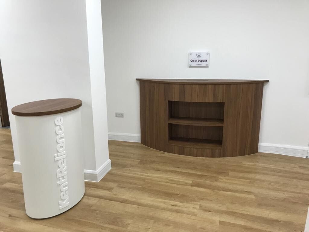 英国百年银行 Kent Reliance Maidstone 旗舰店设计-22