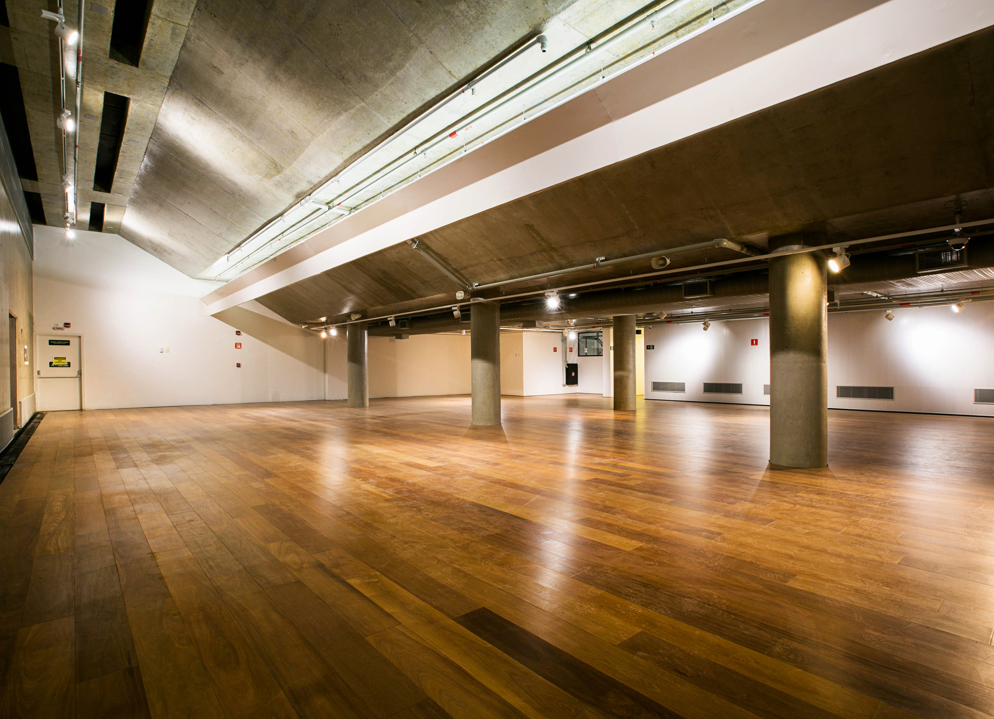 Porto Seguro Cultural Center / Yuri Vital-48