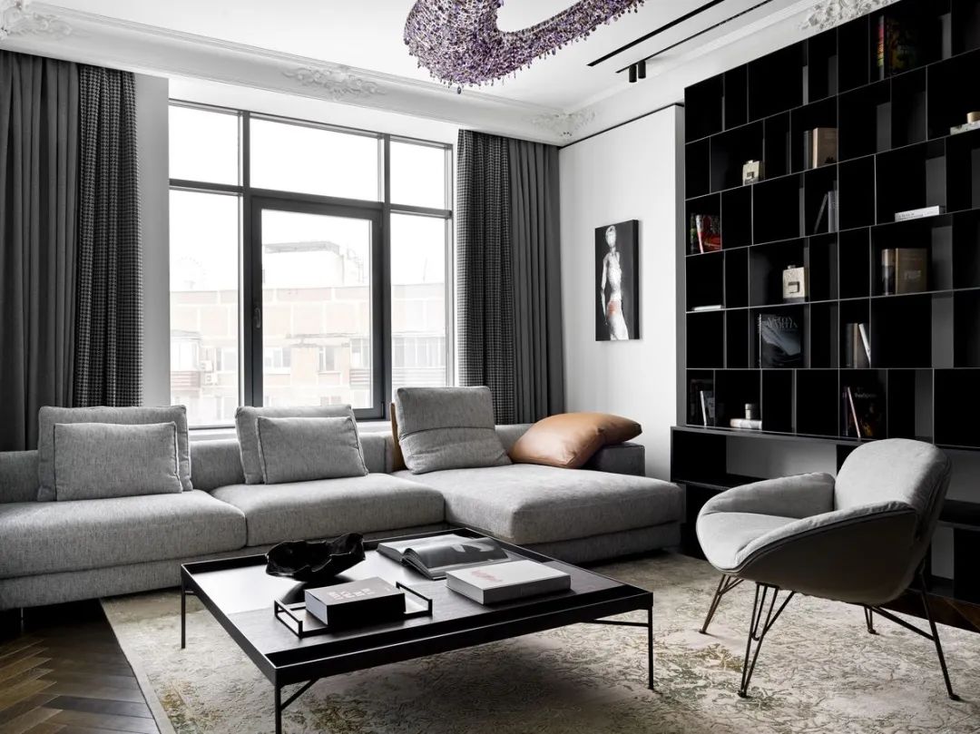 黑奢极简三口之家精致公寓丨Studio Artimitro Interiors-15