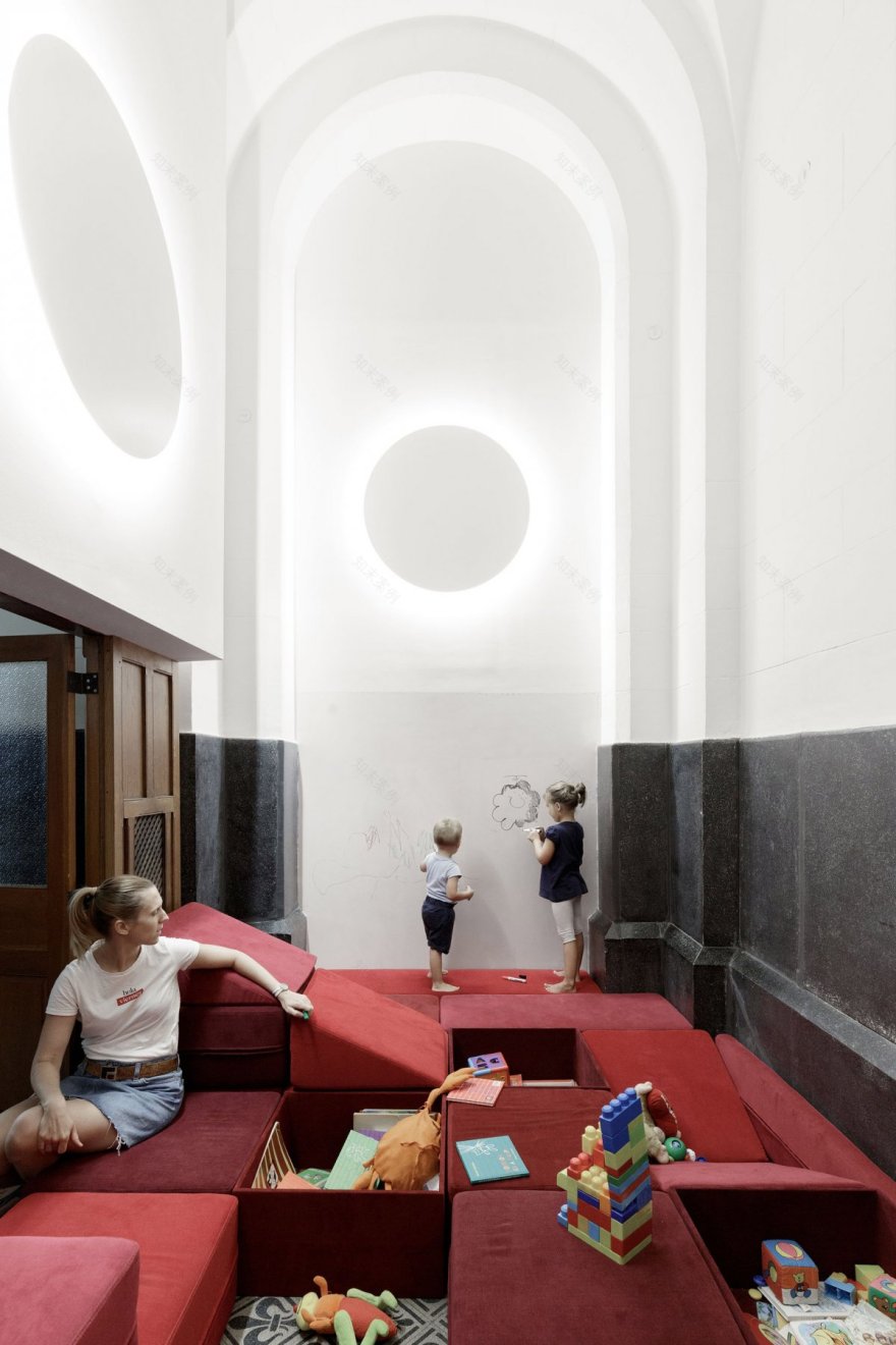 Sacral Spaces 教堂里面的神圣乐园-8