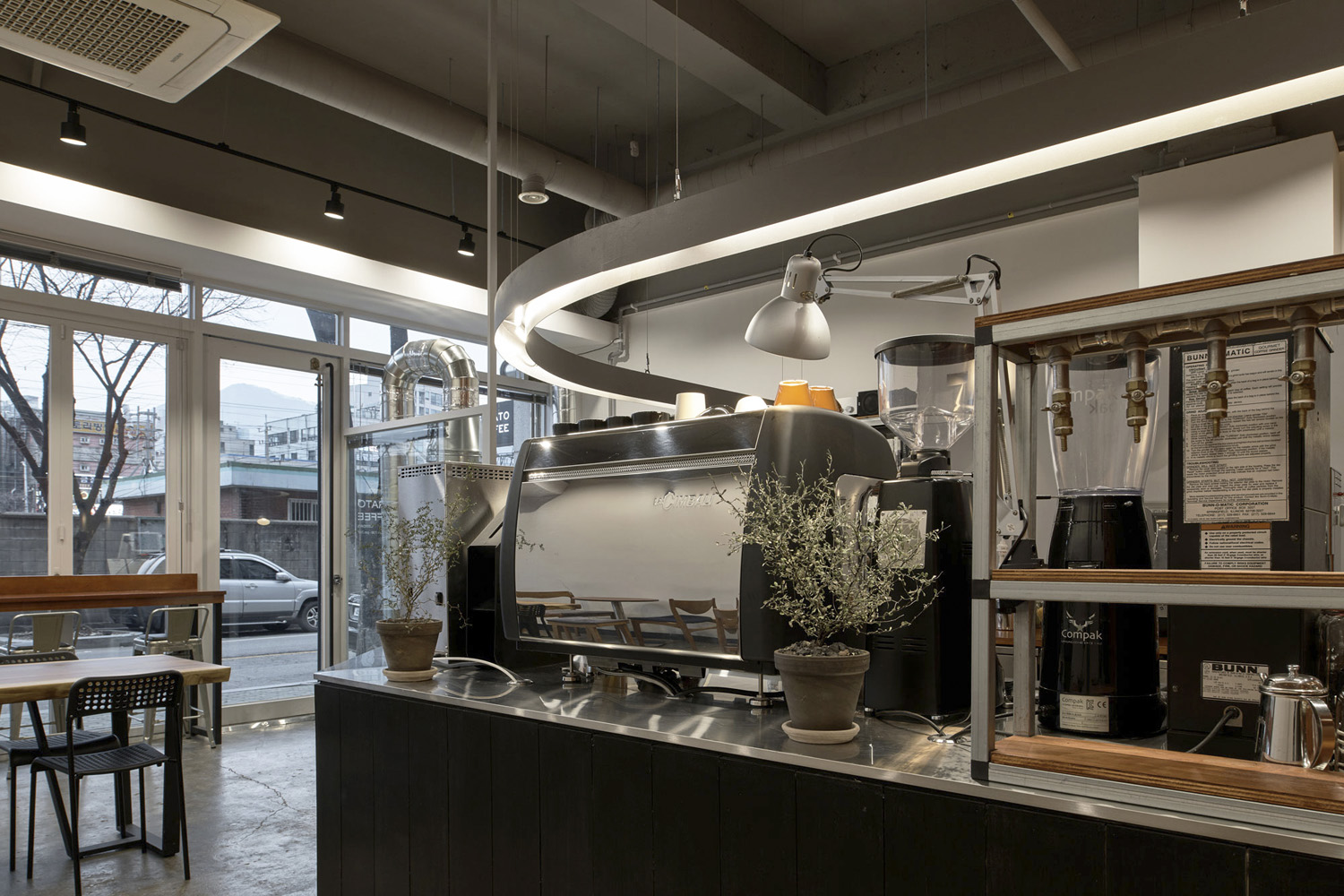 现代风 Stratcoffee 咖啡厅，16 坪空间打造潮流典范-10