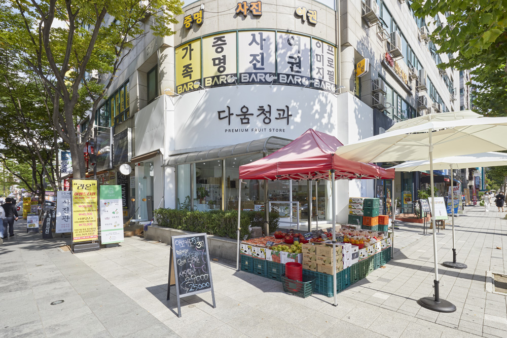 16 坪清爽果品店，展现简约设计魅力-2