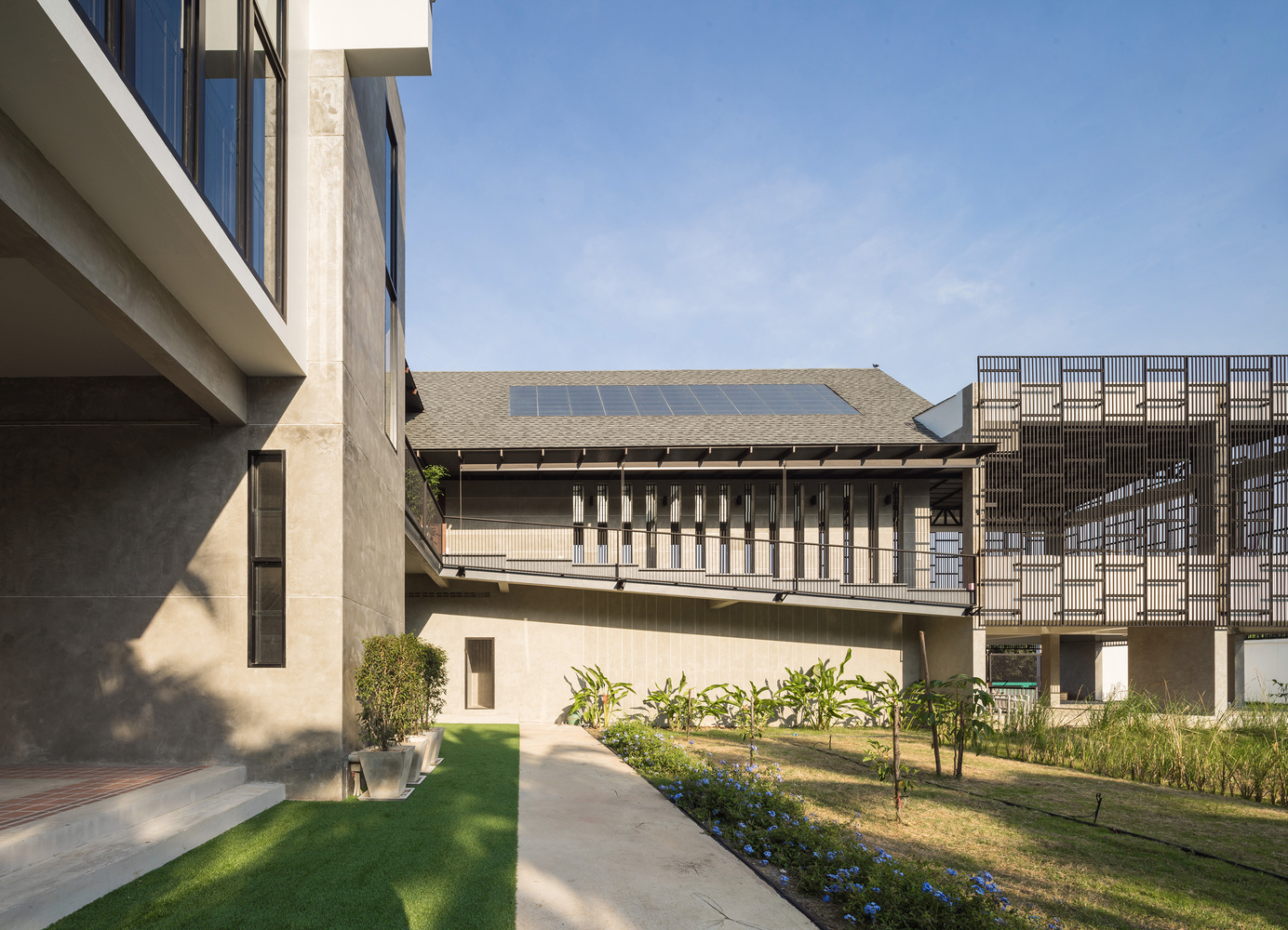 泰国乡村绿色隐居—— Baan Klang Suan ForX Design Studio-63