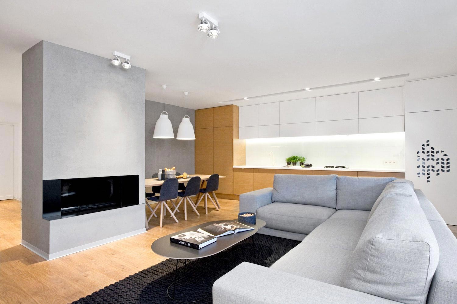 波兰 Puszczykowo 时尚镂空住宅设计-4