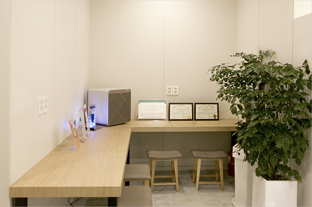 60 平现代高端齿科诊所设计，白色与木纹的摩登之选-7