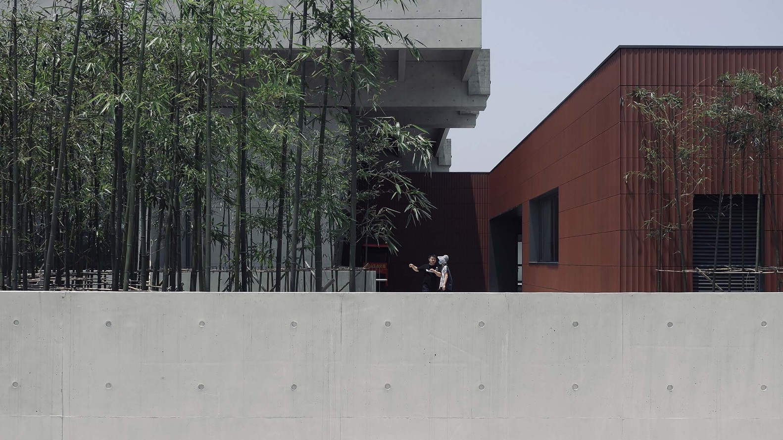 无锡清龙山公园多功能厅 · 矿坑奇迹与自然的和谐共生-24