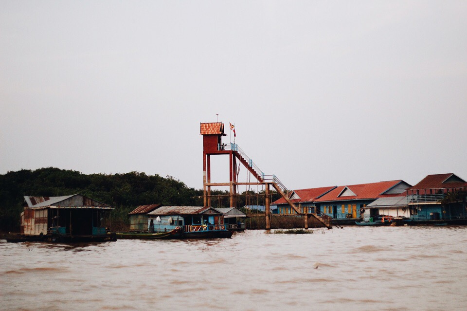 柬埔寨洞里萨湖居民生活-11