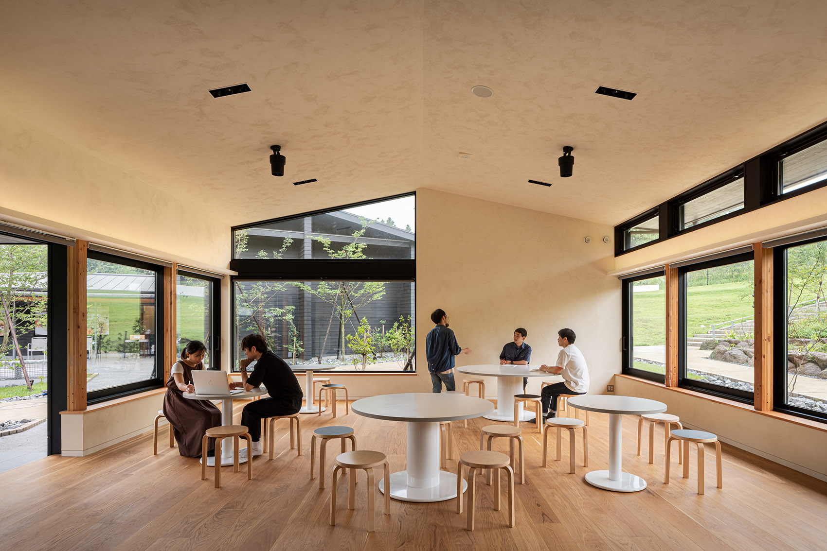 町田药师池公园“四季彩之森”游客中心丨日本-50