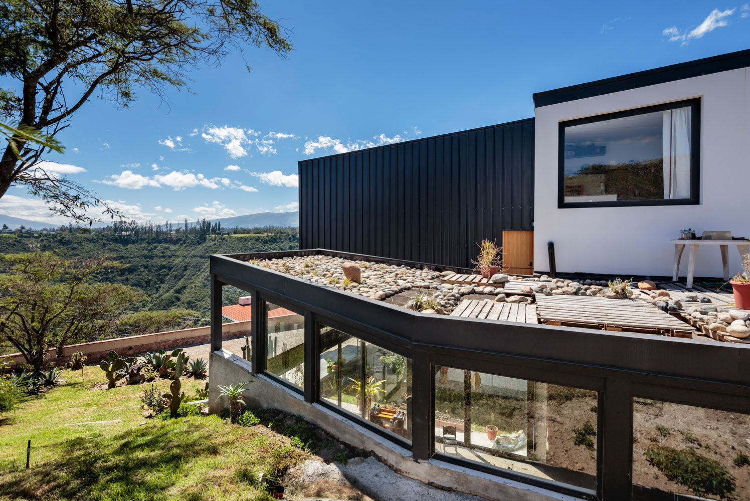 厄瓜多尔 Chiché河畔的现代绿意住宅-14